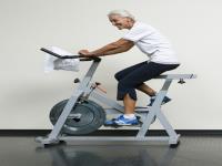 مزایای استفاده از دوچرخه ثابت برای زنان سالمند
