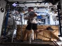 دویدن فضانورد فرانسوی روی تردمیل در ایستگاه فضایی بین‌المللی + ویدئو